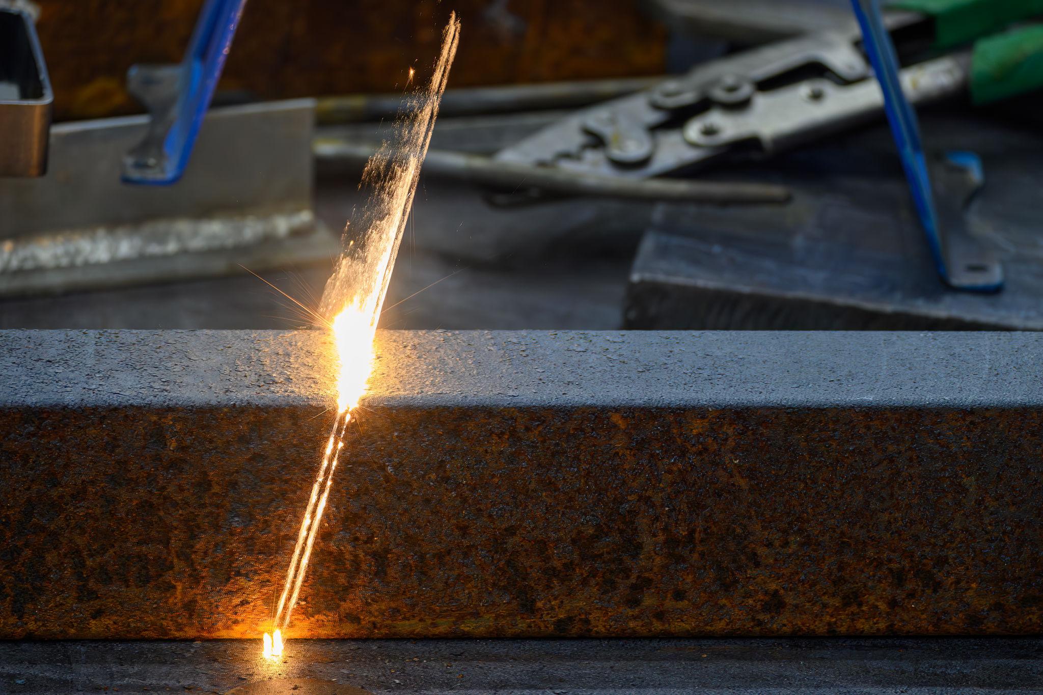Precyzyjne czyszczenie laserowe metalu